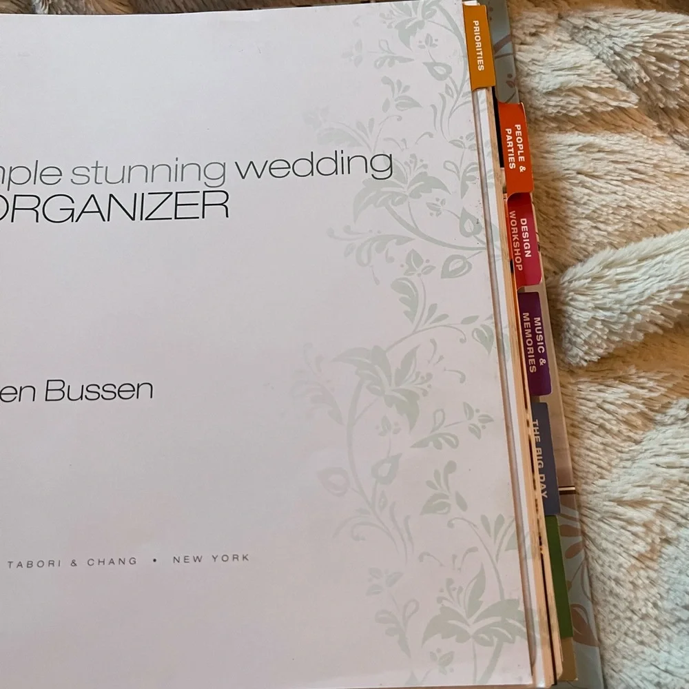 Simple stunning wedding organizer book